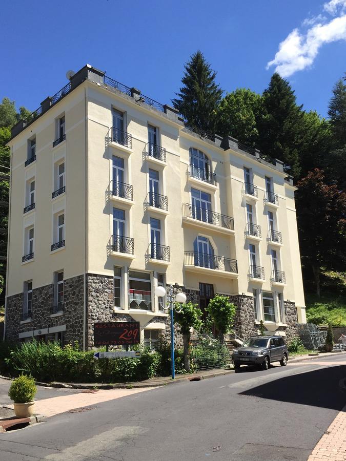 Le Pavillon Acomodação com café da manhã La Bourboule Exterior foto